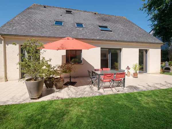 Maison Betton PIECE DE VIE DE 70 m² / JARDIN SANS VIS A VIS / PROXIMITE ECOLE ET BUS / 5 CHAMBRES