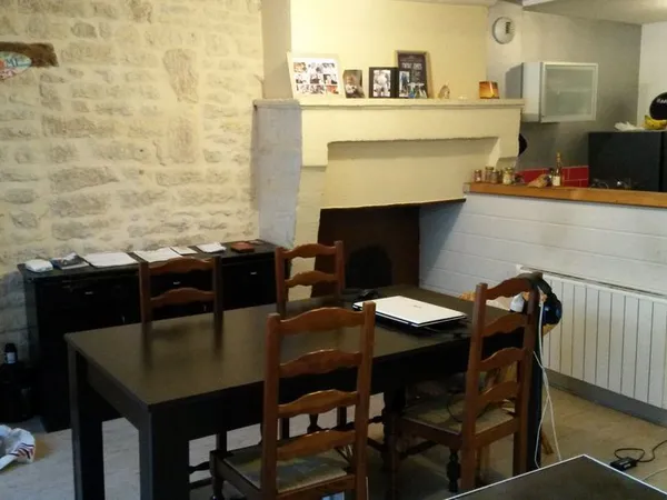 Maison de ville T3 en pierre 70 m² + cave et grenier Niort