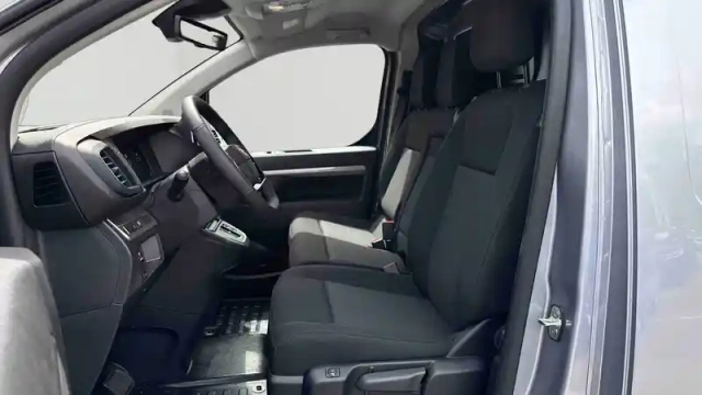 Opel Vivaro fgn sportive diesel 180 ch m automatique — photo 16