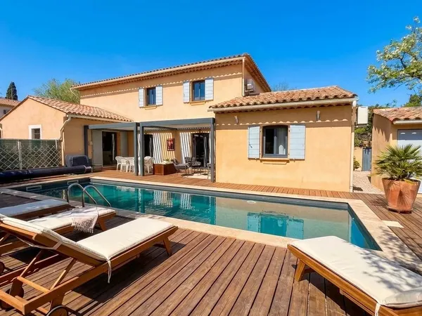 LES ARCS-SUR-ARGENS –  VILLA D’EXCEPTION T5 167 M2 4 CHAMBRES- PISCINE-GARAGE-DPE A