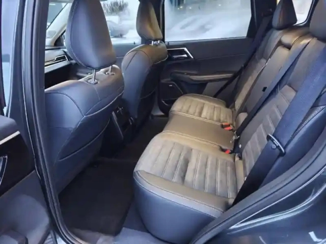 Mitsubishi Outlander 2.4 phev 306ch intense 4wd — photo 12