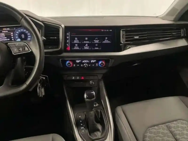Audi A1 30 tfsi 110 ch s tronic 7 advanced — photo 10