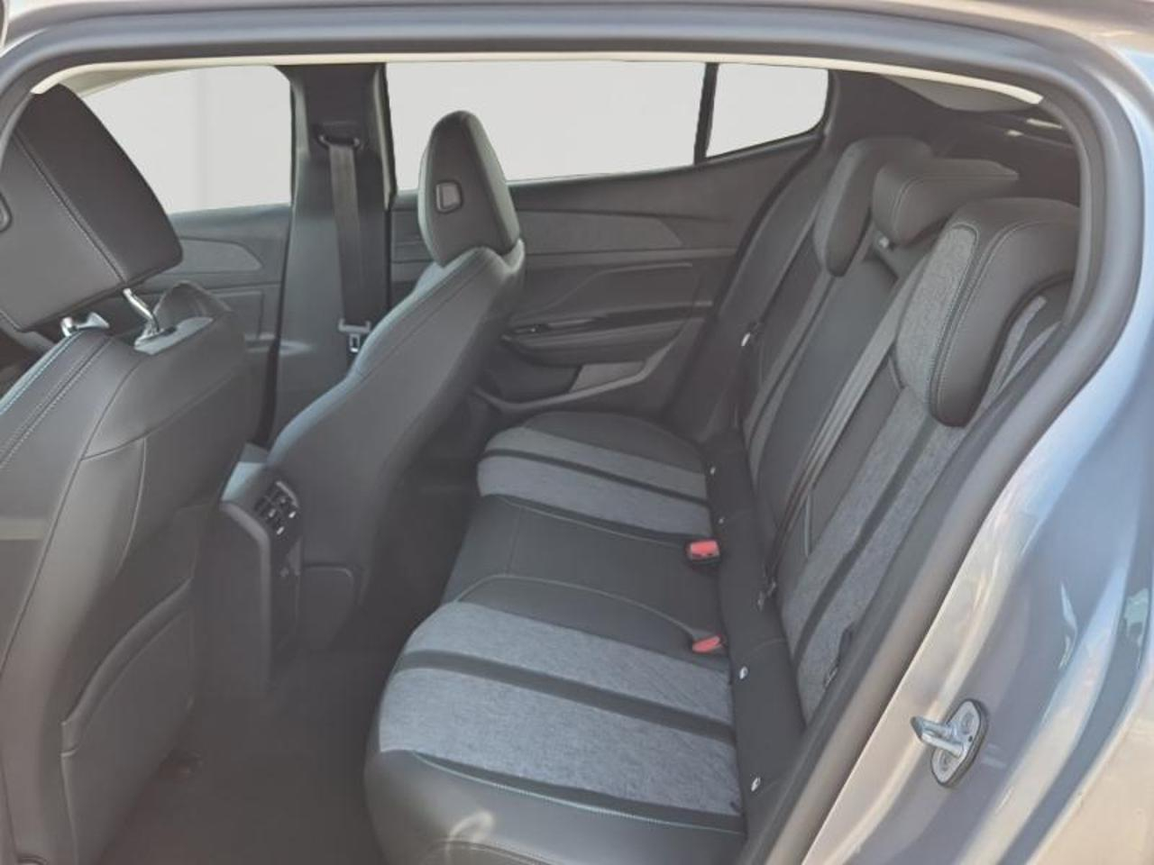 Peugeot 408 phev 225ch allure pack e-eat8 — photo 20