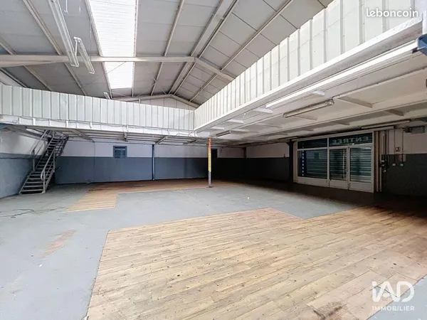 Local 410 m² SAINT-HILAIRE-DE-BRETHMAS