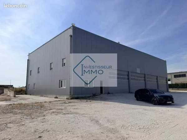 Local industriel 850 m²