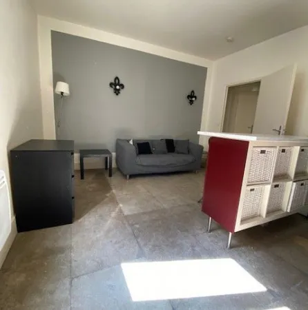 Appartement rénové 2 pièces 31 m²