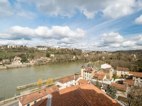 Duplex au dernier étage avec ascenseur, vue Saone