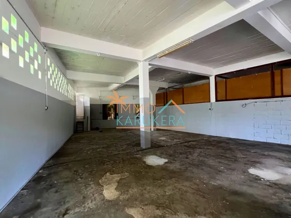 Local d’activité et entrepôt Location Basse-Terre  174m² 1000€