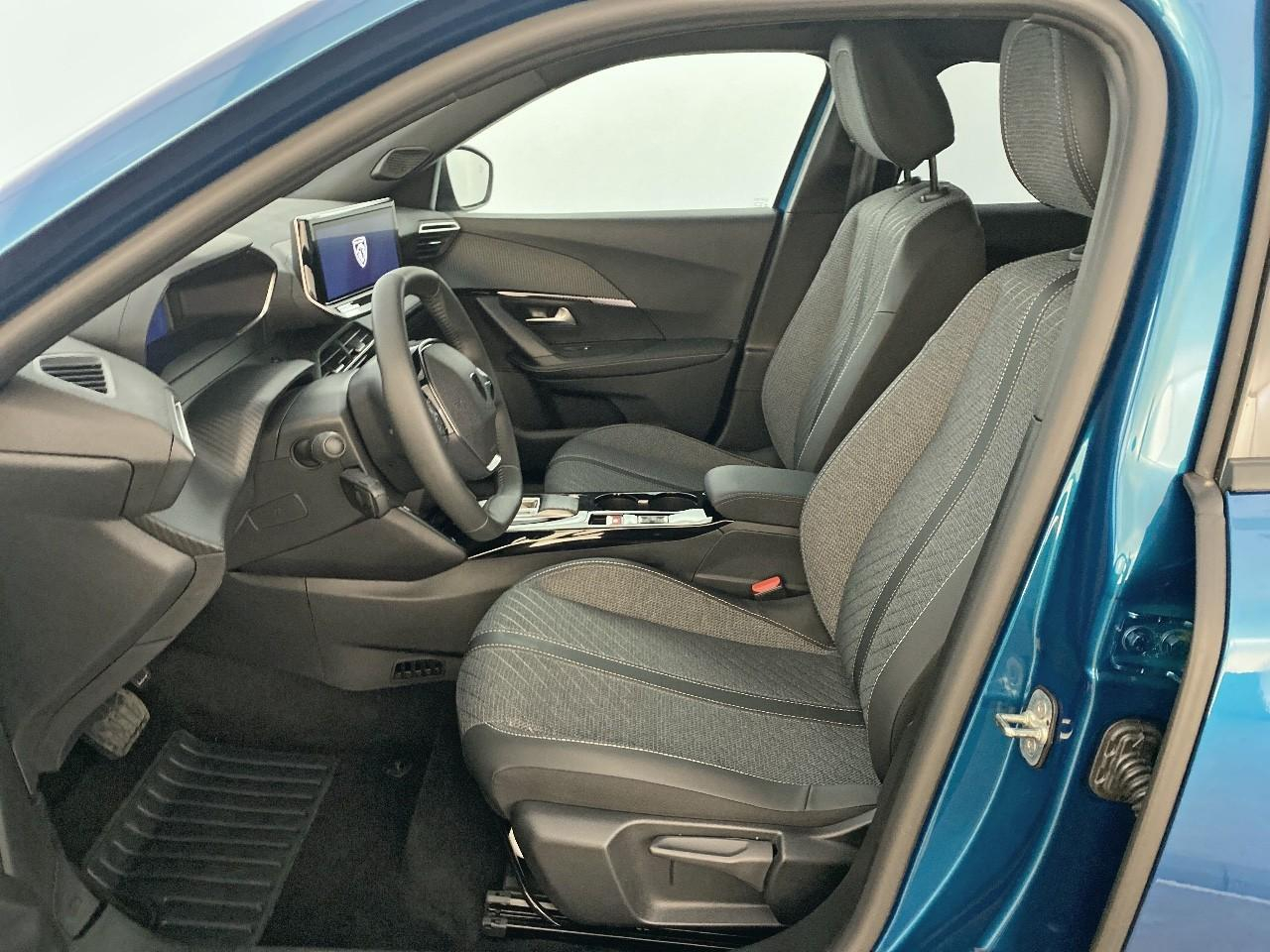 Peugeot 2008 hybrid 145 ch e-dcs6 allure — photo 9