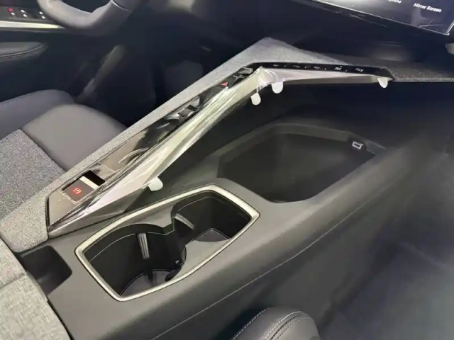 Peugeot 3008 hybrid 145 e-dcs6 — photo 31