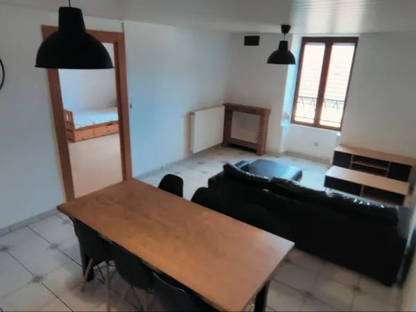 Beau T4 meublé - rénové - vide d'occupation