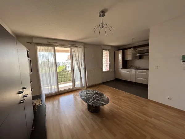 F3 de 60 m2 + une cave + 2 places de parking à PFASTATT (68120)