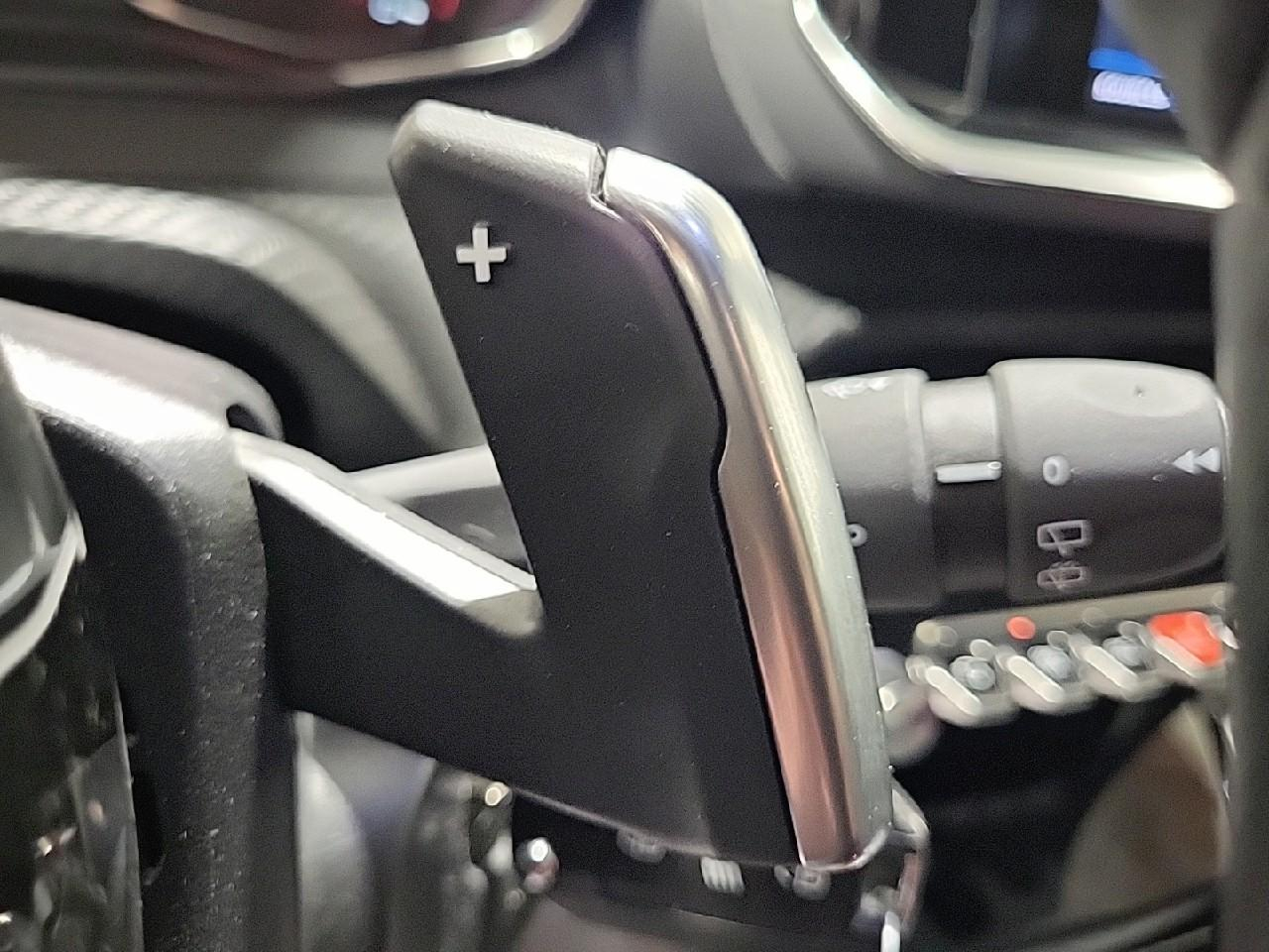 Peugeot 2008 puretech 130 s&s eat8 allure — photo 18