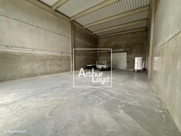 Local d'activité 150 m²