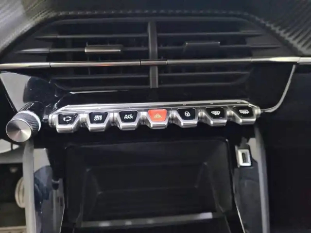 Peugeot 208 puretech 75 s&amp;s bvm5 — photo 81