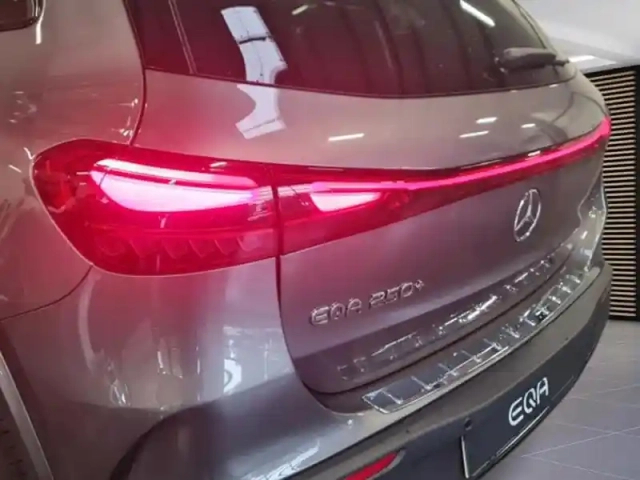 Mercedes Eqa 250+ amg line — photo 20