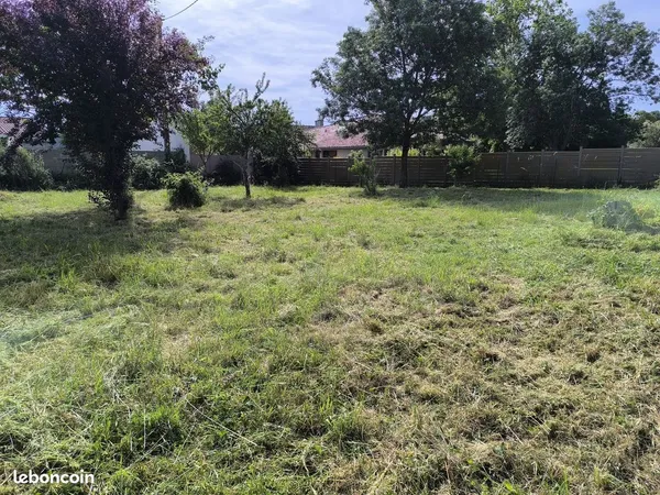 L'Isle Jourdain - Terrain plat viabilisé - Constructeur libre