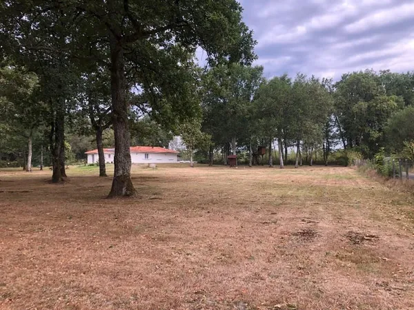 Terrain à bâtir à Saint-Jean-d'Illac (33127)