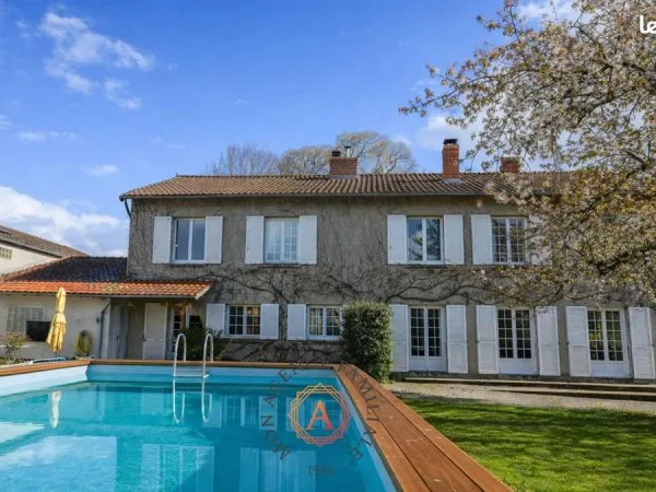 Propriété 9 pièces 243 m²