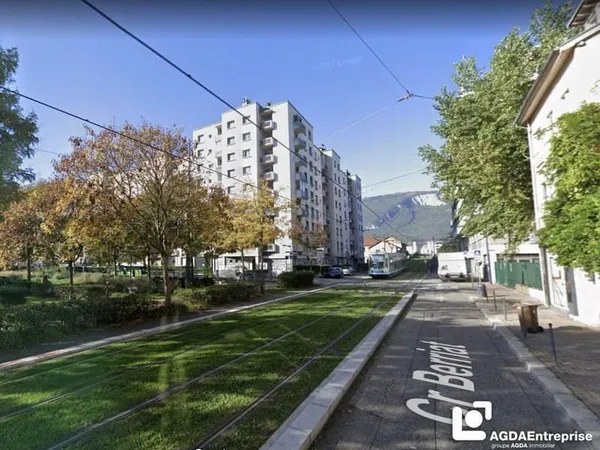 Location - Local commercial - 62 m² - 9 000 €/an HC HT -