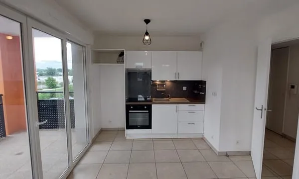 À vendre , Appartement T2 avec garage à Cranves-Sales