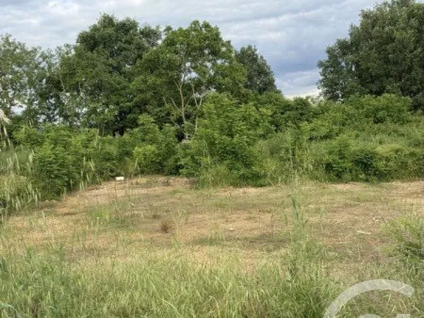 Terrain 758 m²