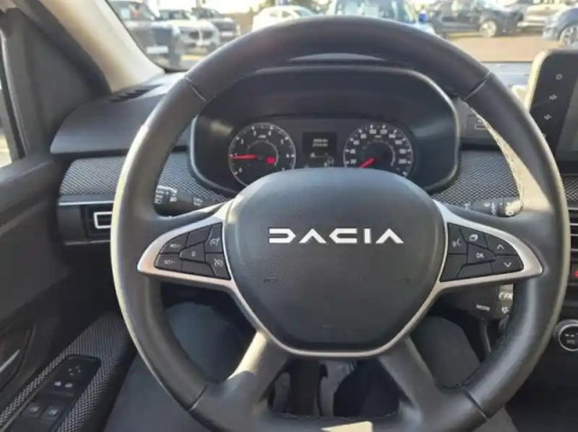 Dacia Sandero 1.0 tce 90ch journey — photo 9