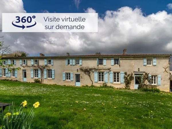 Propriété Saintongeaise, 3 Logements, 7 Chambres, Piscine, Nombreuses Dépendances, Terrain 2 Hectare