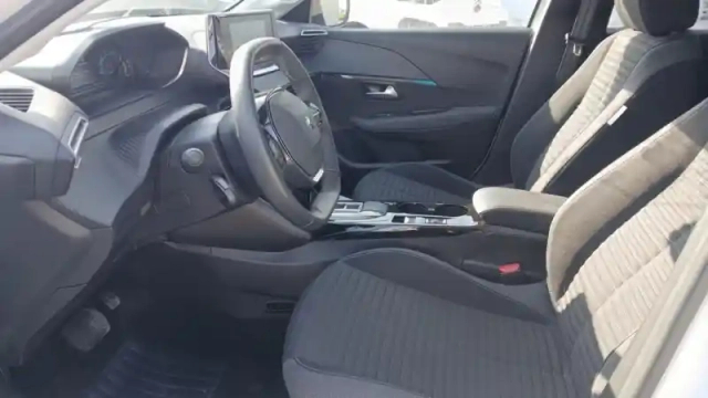 Peugeot 208 electrique 50 kwh 136ch — photo 28