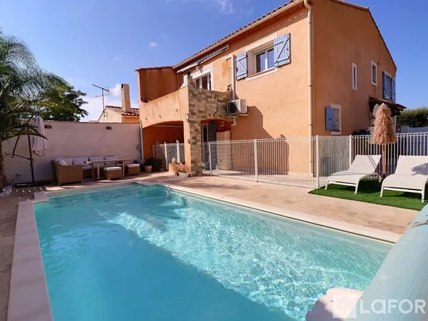 Maison à La Londe-Les-Maures familiale ou à diviser proche centre ville.
