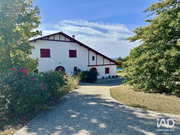 Maison 8 pièces 300 m²