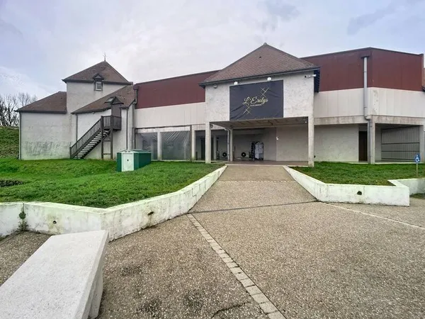 Bâtiment 1400 m²