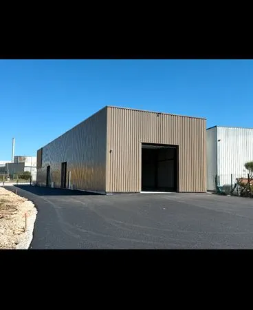 A louer batiment neuf 490 m2 - sorgues fournalet
