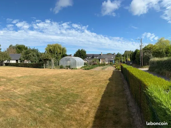 Terrain constructible 525 m² - 5 min Saint-Malo - hameau calme - libre constructeur