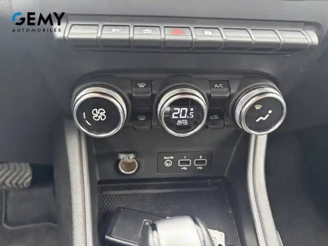 Renault Captur e-tech 145 - 21 — photo 27