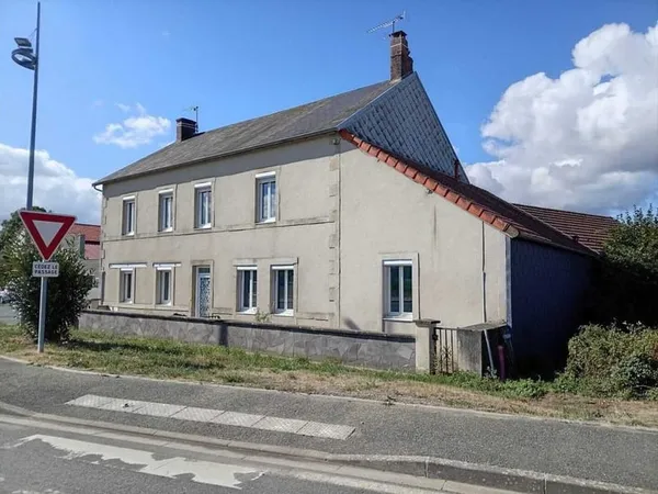 Immeuble de 2 logements avec grange sur 1,5 ha