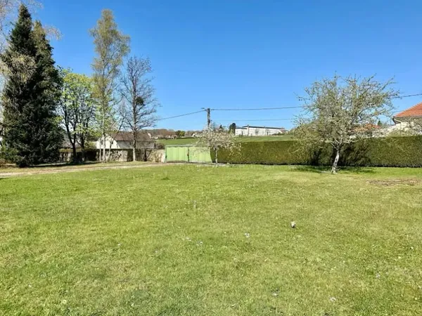 Terrain 700 m²
