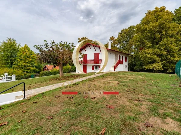 SAINT-PIERRE-D'IRUBE - Maison T4 de 99,31 m² avec jardin et double garage