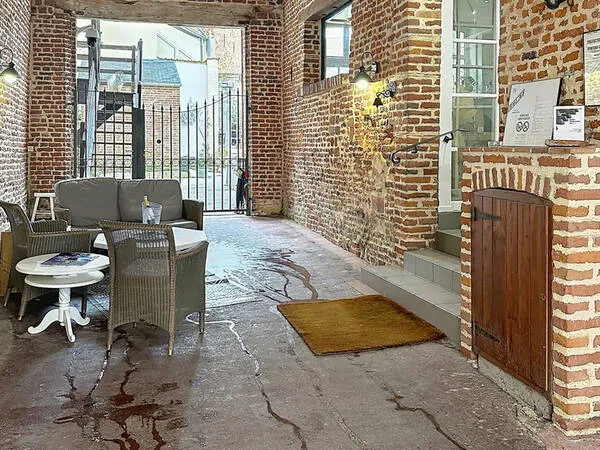 Hôtel particulier situé dans le centre d'Hesdin composé d'un ensemble immobilier d'environ 500 m2 ha