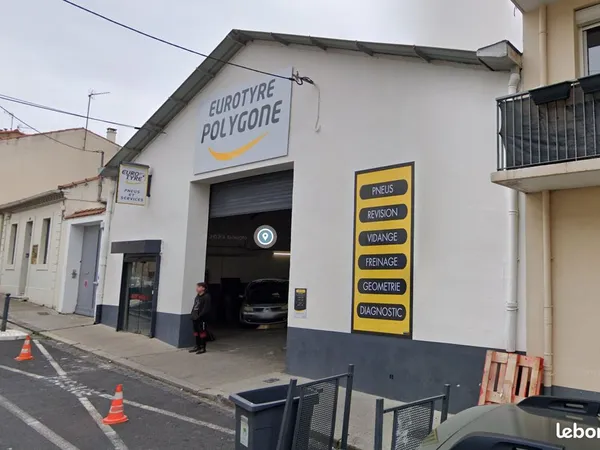 Local commercial centre ville prêt du Polygone