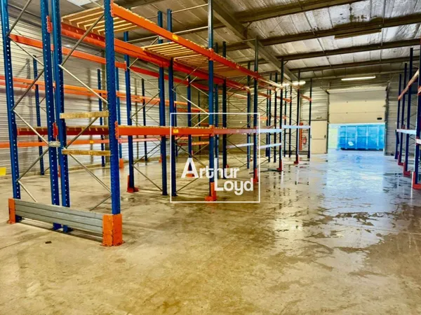 Local d'activité 2412 m²