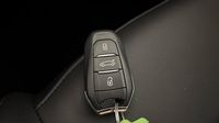 Peugeot 3008 1.2 Hybrid 145ch Allure e-DCS6 — photo 16
