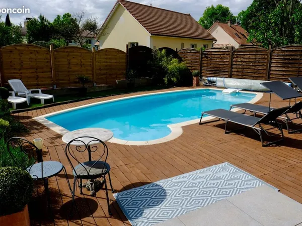Belle villa avec piscine proche de Dijon