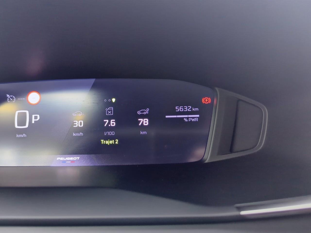 Peugeot 2008 hybrid 145 ch e-dcs6 allure — photo 24