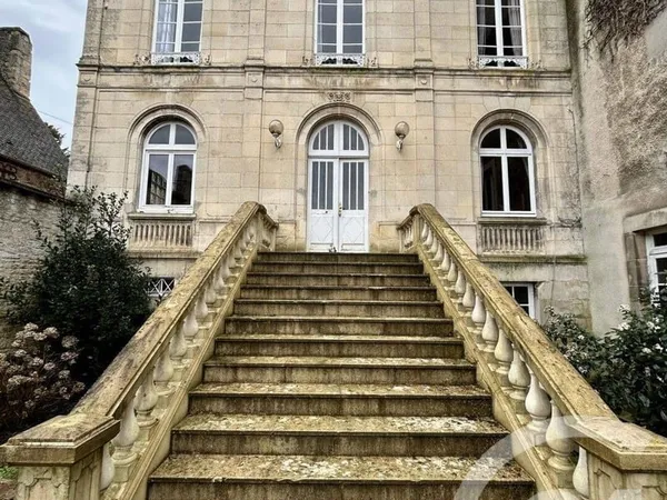 Maison 13 pièces 336 m²