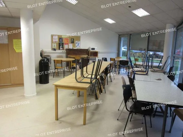 A LOUER - BUREAUX 1.926 m² - BRUZ