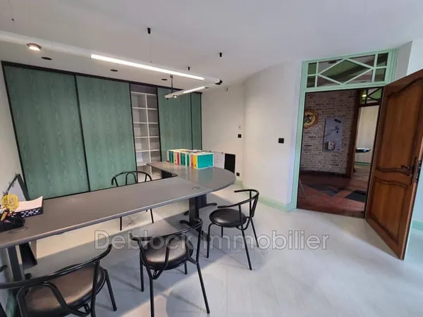 Local professionnel 120 m²
