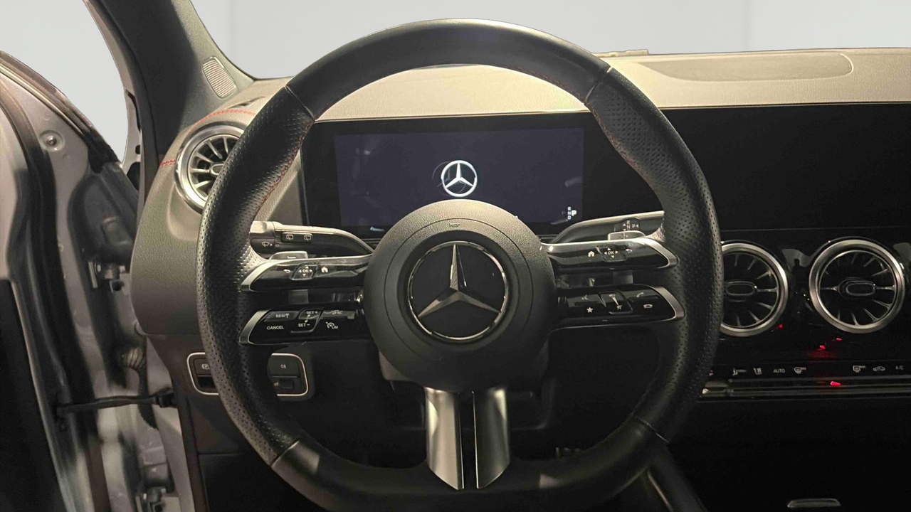 Mercedes EQA 250+ — photo 10