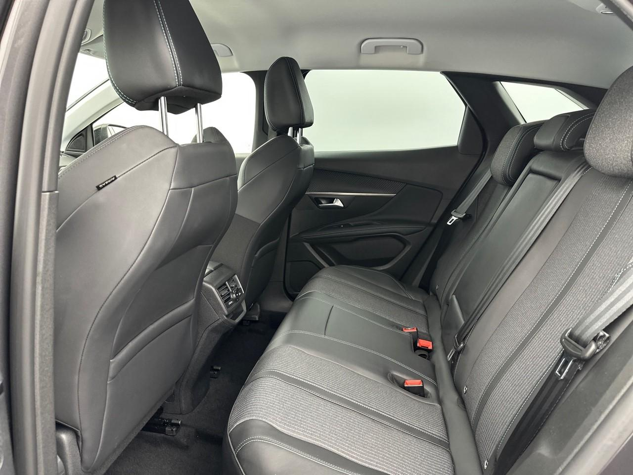 Peugeot 3008 hybrid 225 e-eat8 allure — photo 12