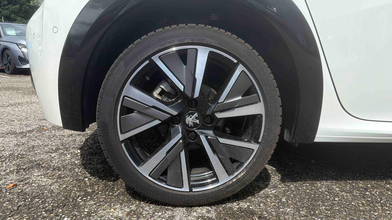 Peugeot 208 PureTech 100 S&amp;S EAT8 — photo 16